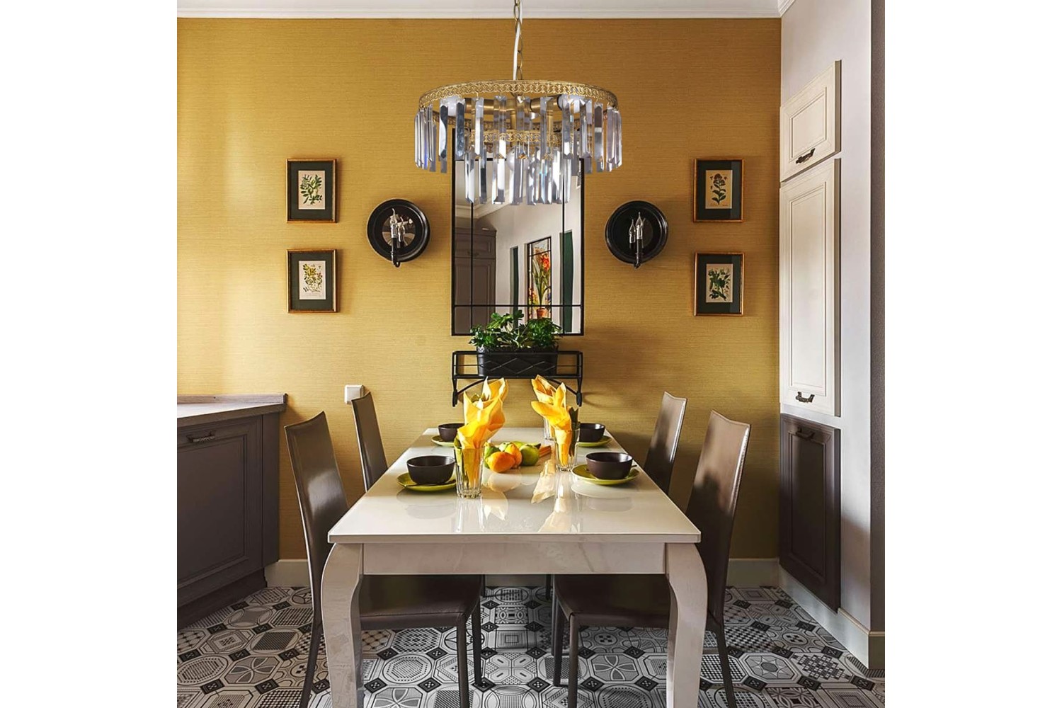 Подвесная люстра с хрустальными подвесками